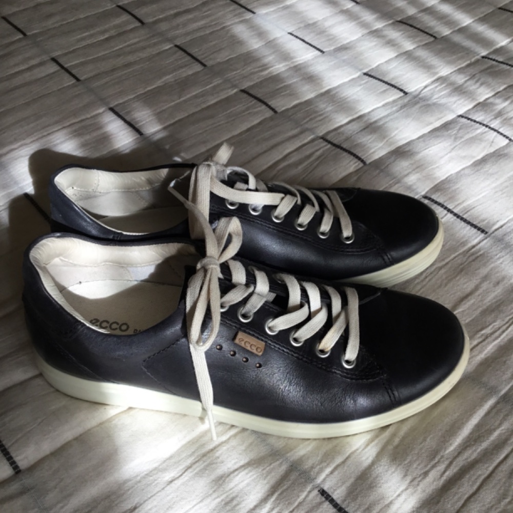 Sneakers - Picture 2 of 9